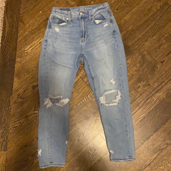 Women’s American eagle light ripped jeans - Picture 1 of 2
